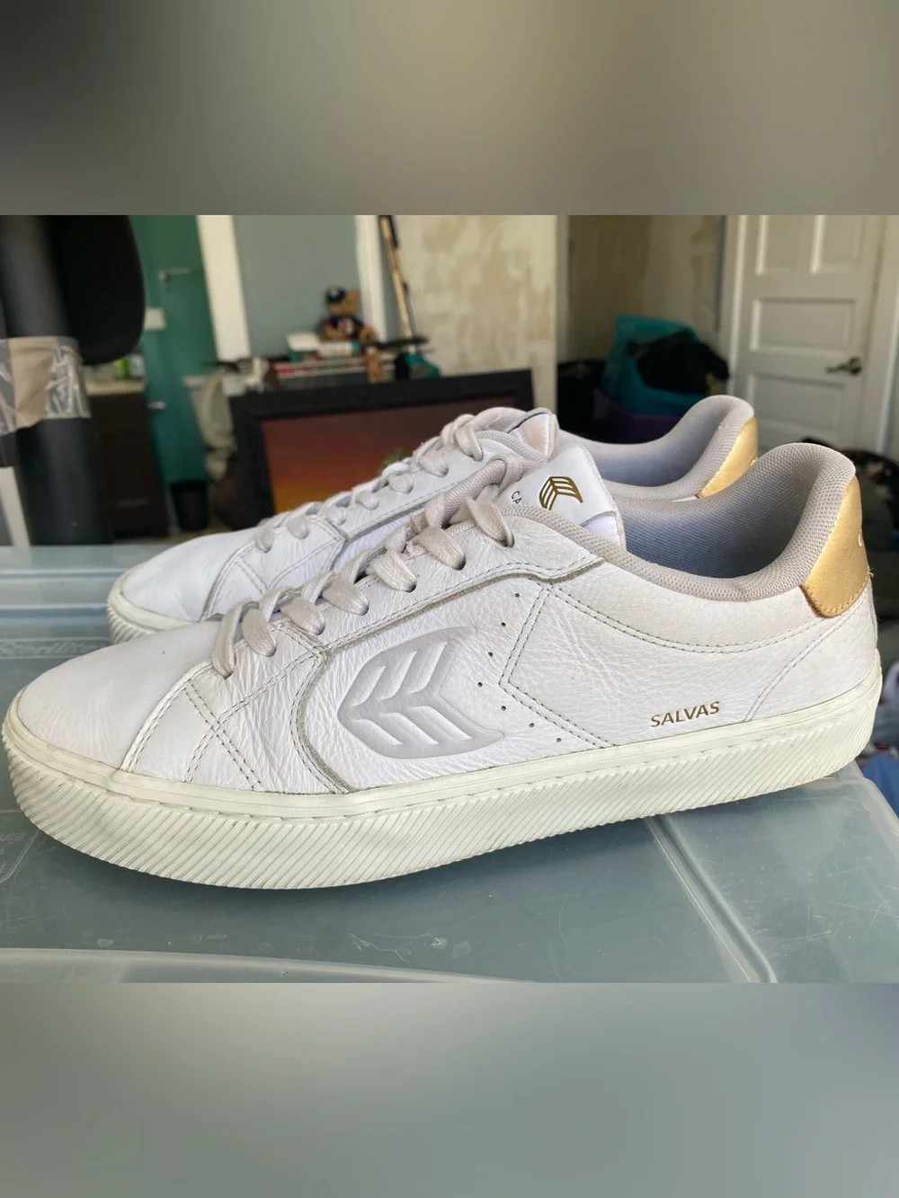 Cariuma Salvas Unisex Sneaker-White Leather Size Men 10
